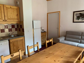 Duplex cosy 6 pers. avec balcon, à 200m des pistes, parking & WiFi inclus - FR-1-636-11